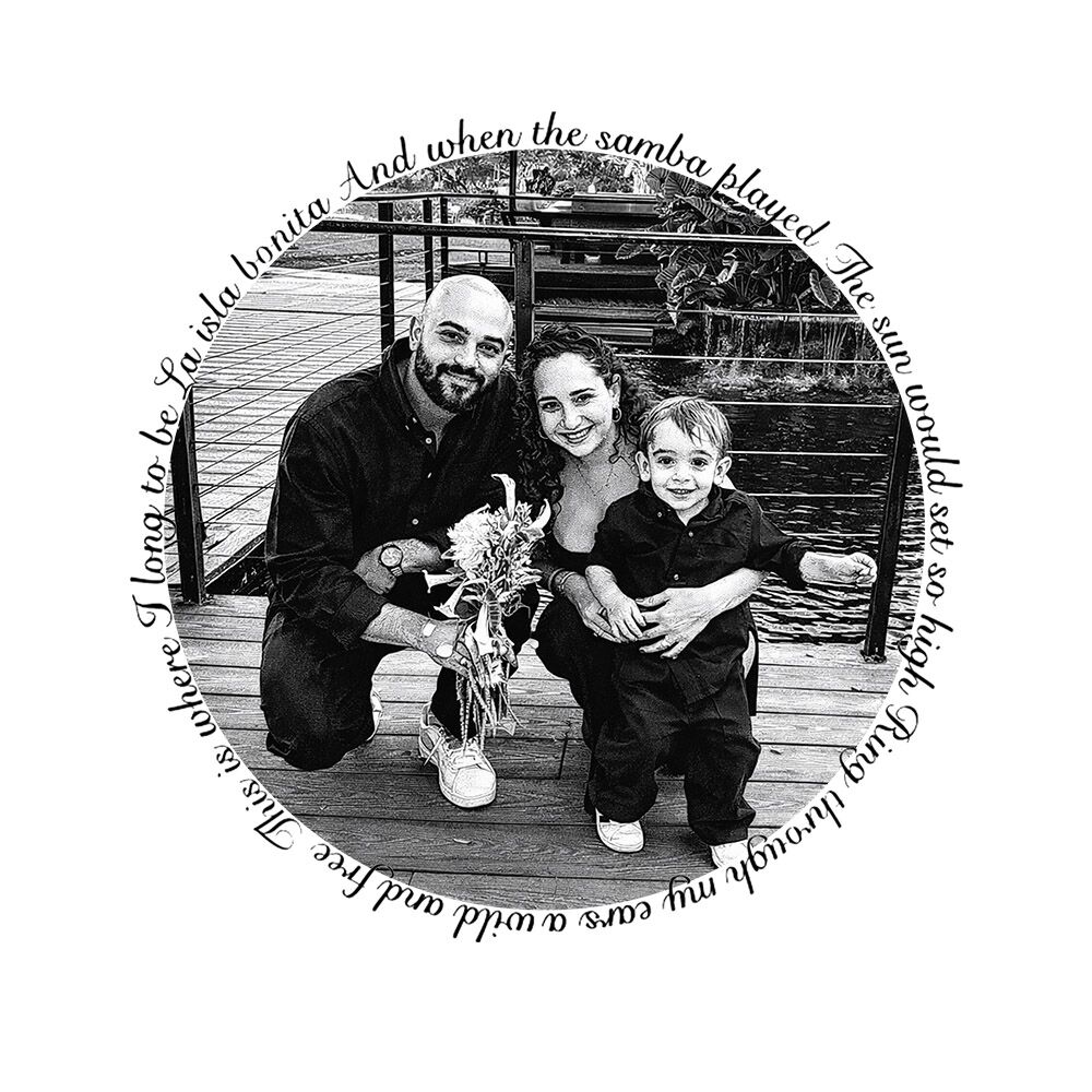 *Memory Circle* לוח עץ עגול עם בסיס וחריטת תמונה בלייזר – תמונה 3
