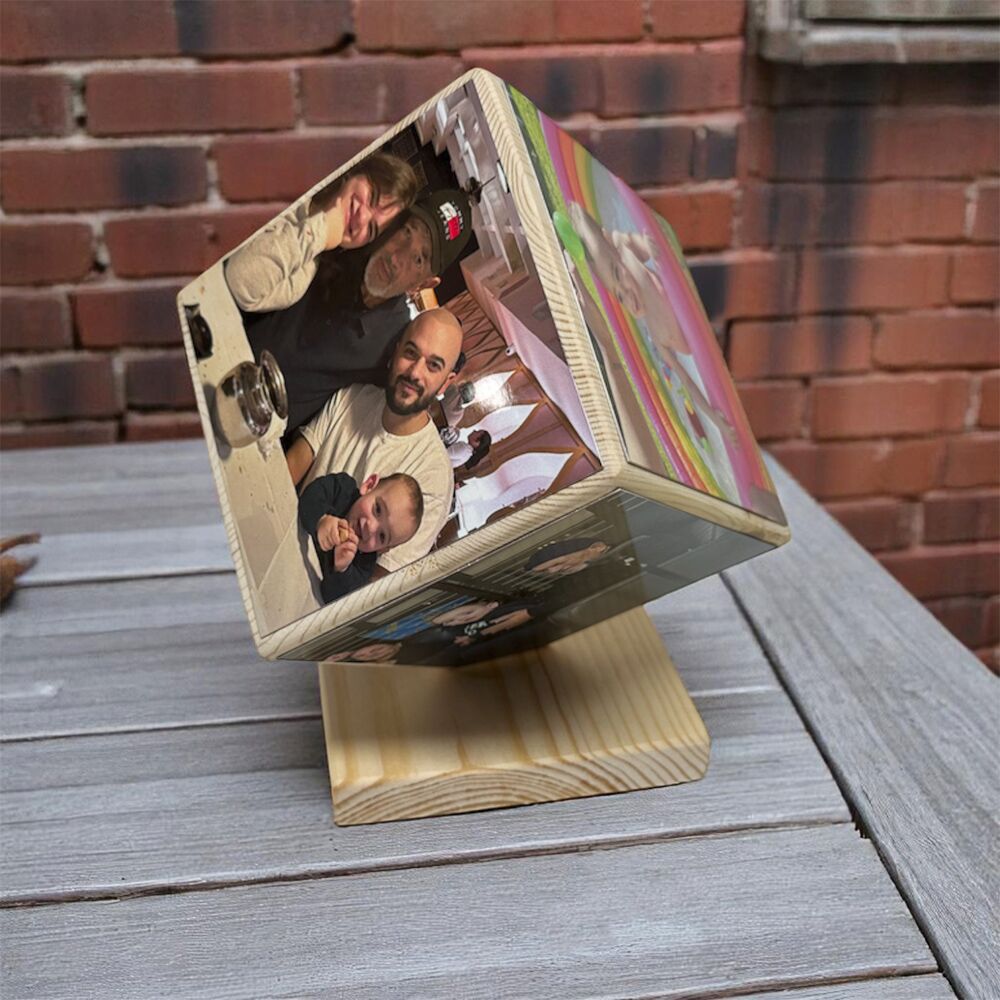Photo Memory Cube - מעמד קוביית עץ עם הדפסת תמונות וחריטת טקסט – תמונה 3